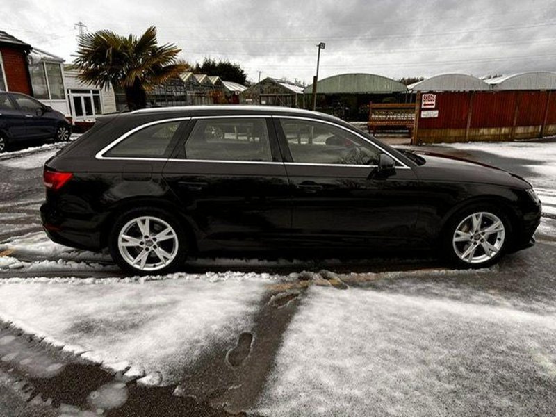 AUDI A4 AVANT